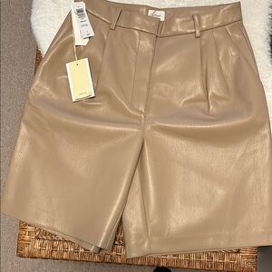 Elegant Aritzia Wilfred Tan Women's Shorts